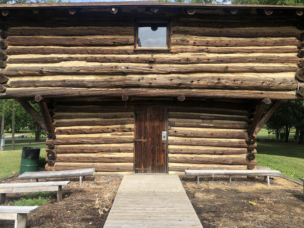 log structure with benches